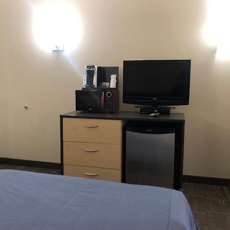 Motel Falcon Brossard Eksteriør bilde