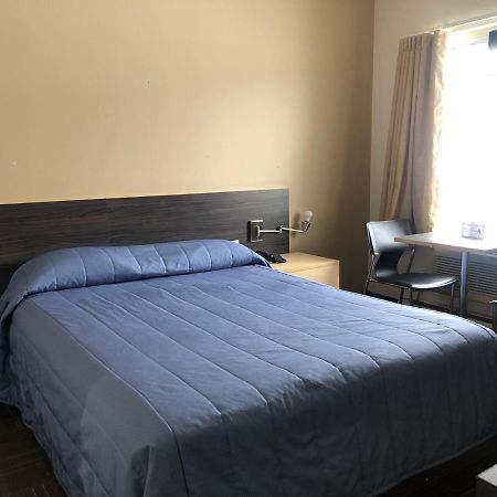 Motel Falcon Brossard Eksteriør bilde