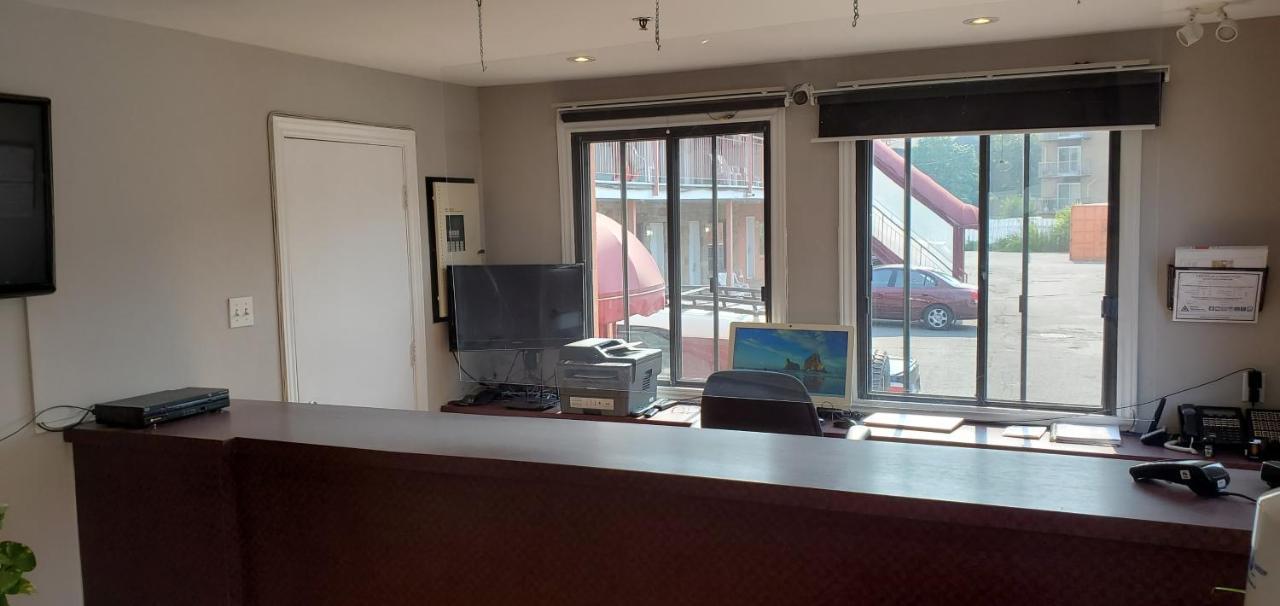 Motel Falcon Brossard Eksteriør bilde