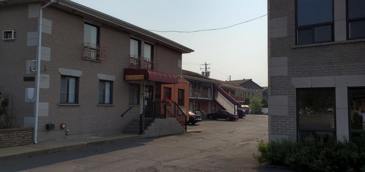 Motel Falcon Brossard Eksteriør bilde