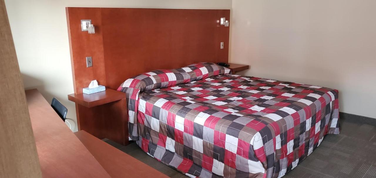 Motel Falcon Brossard Eksteriør bilde