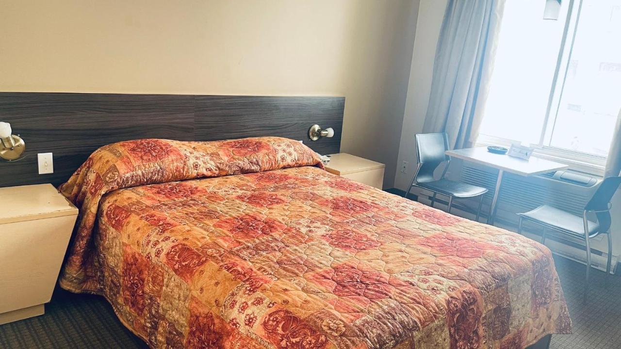Motel Falcon Brossard Eksteriør bilde