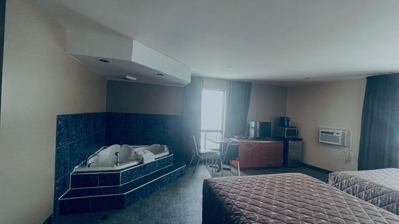 Motel Falcon Brossard Eksteriør bilde