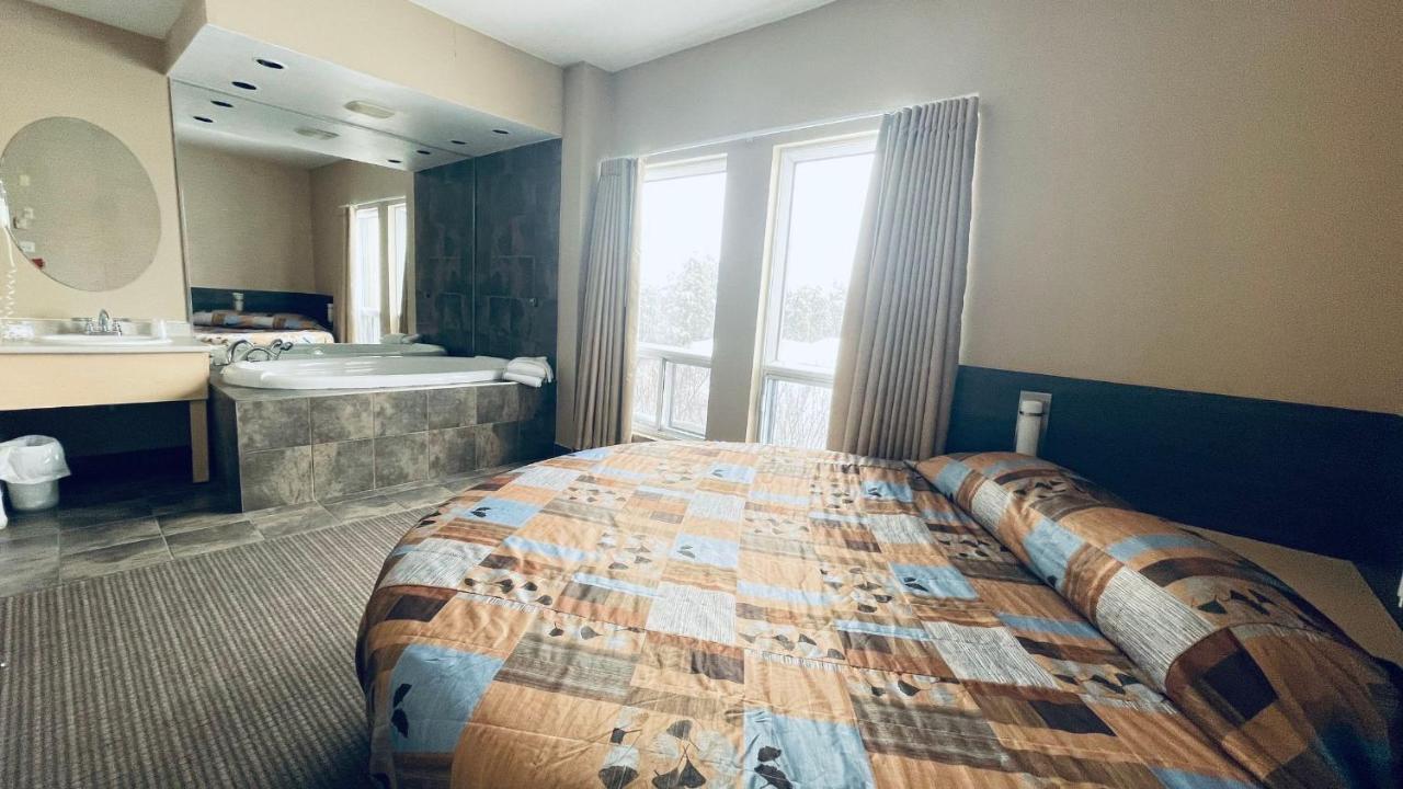 Motel Falcon Brossard Eksteriør bilde