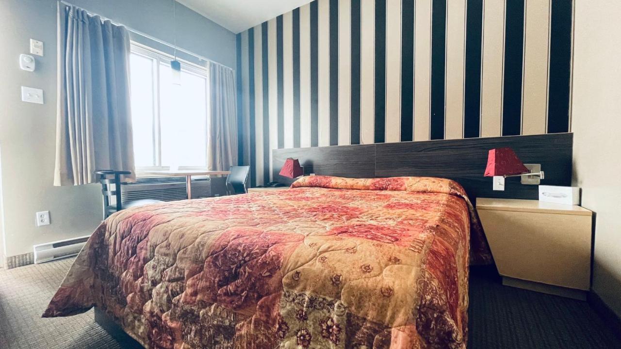 Motel Falcon Brossard Eksteriør bilde