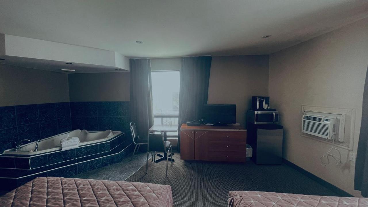 Motel Falcon Brossard Eksteriør bilde