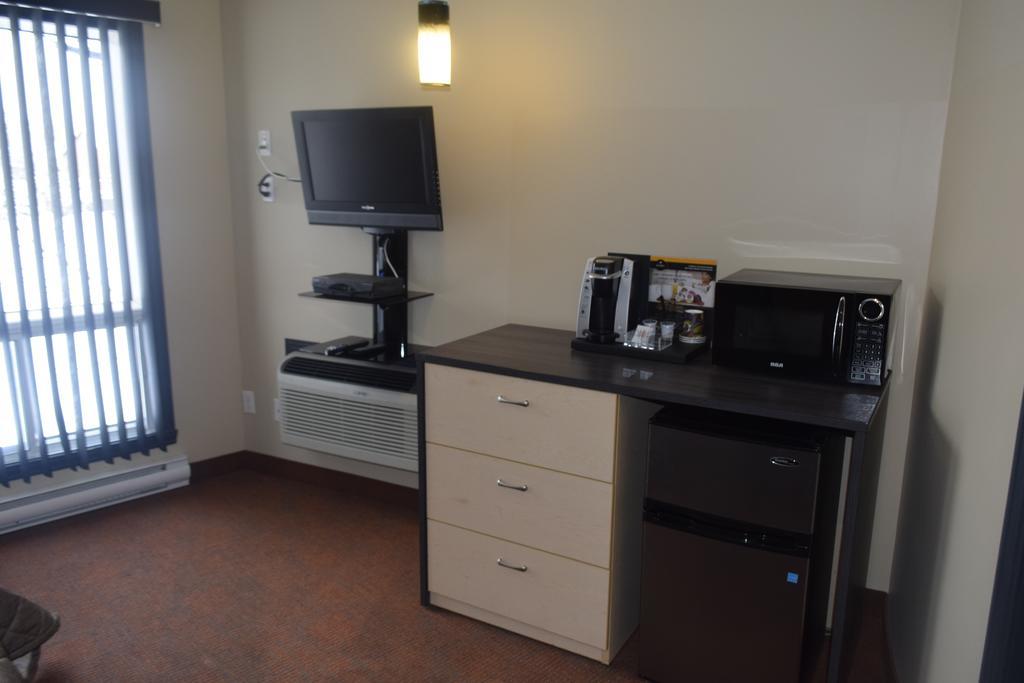 Motel Falcon Brossard Eksteriør bilde