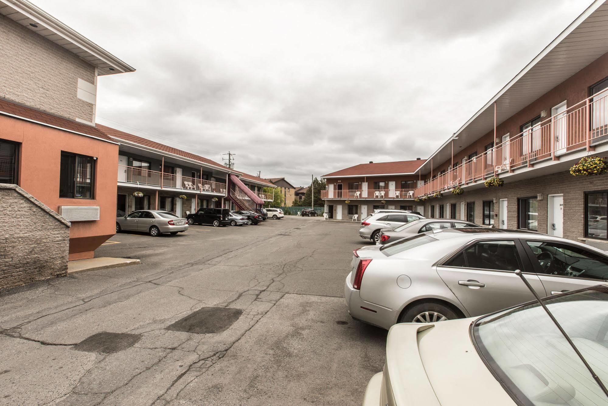 Motel Falcon Brossard Eksteriør bilde