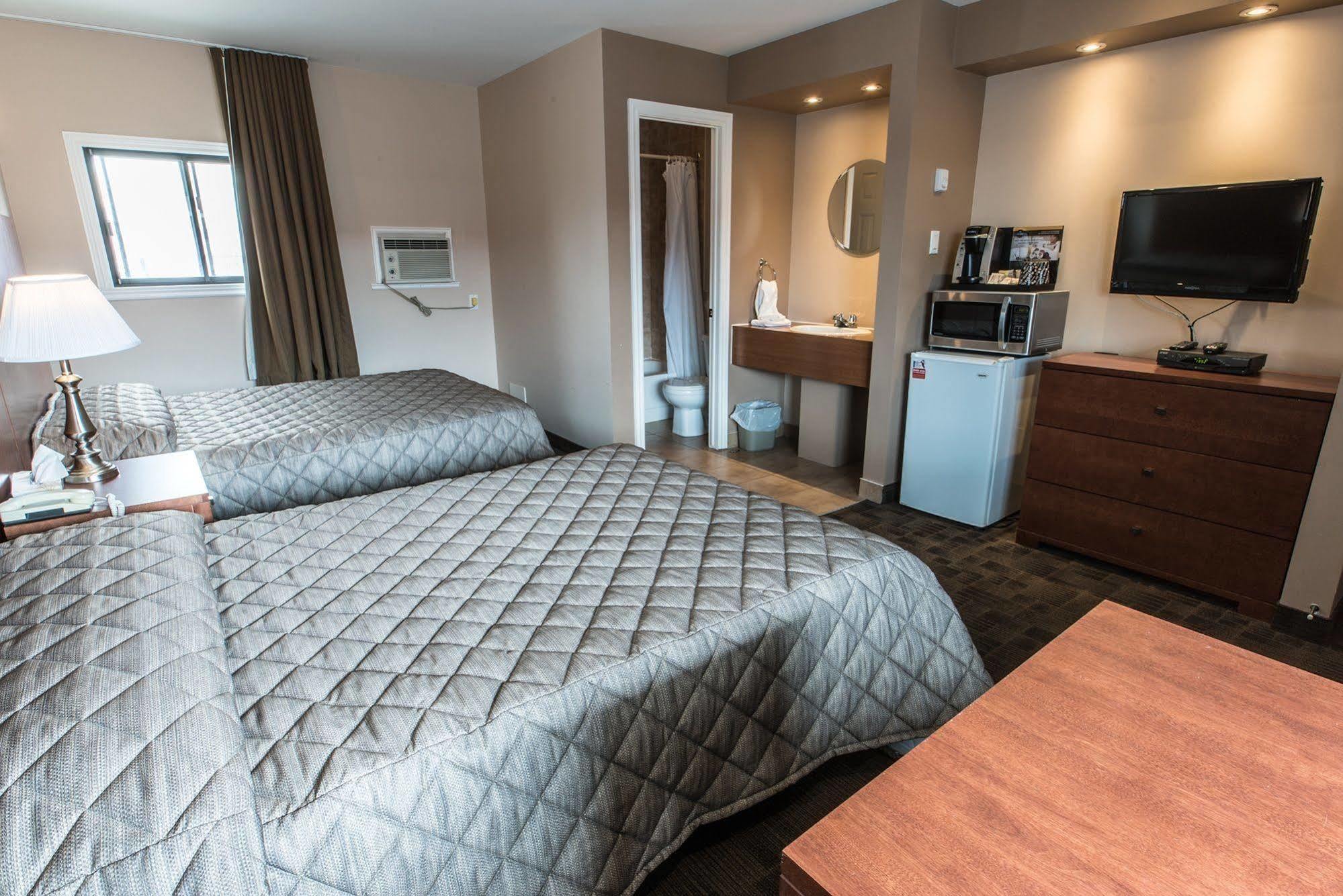 Motel Falcon Brossard Eksteriør bilde