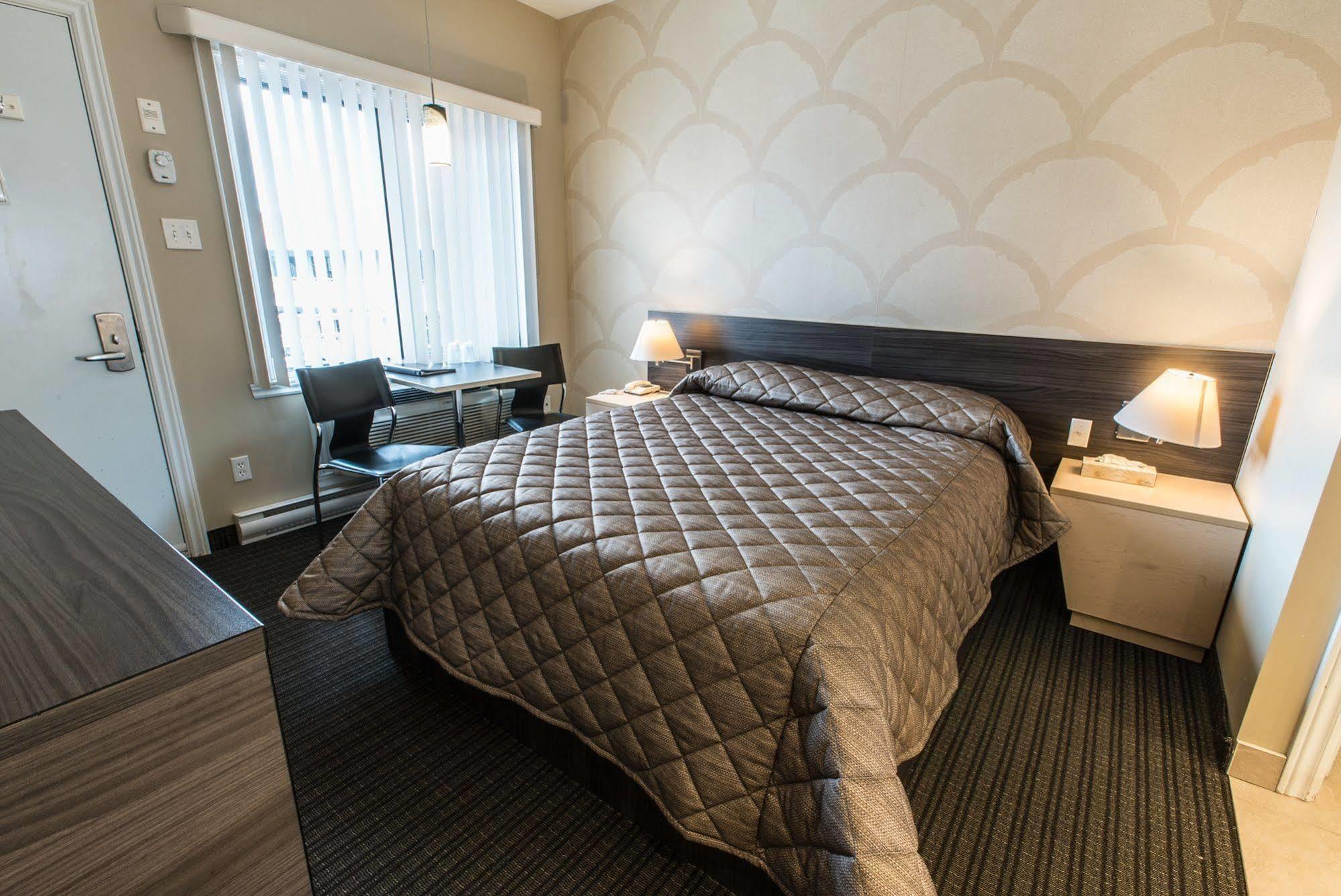 Motel Falcon Brossard Eksteriør bilde