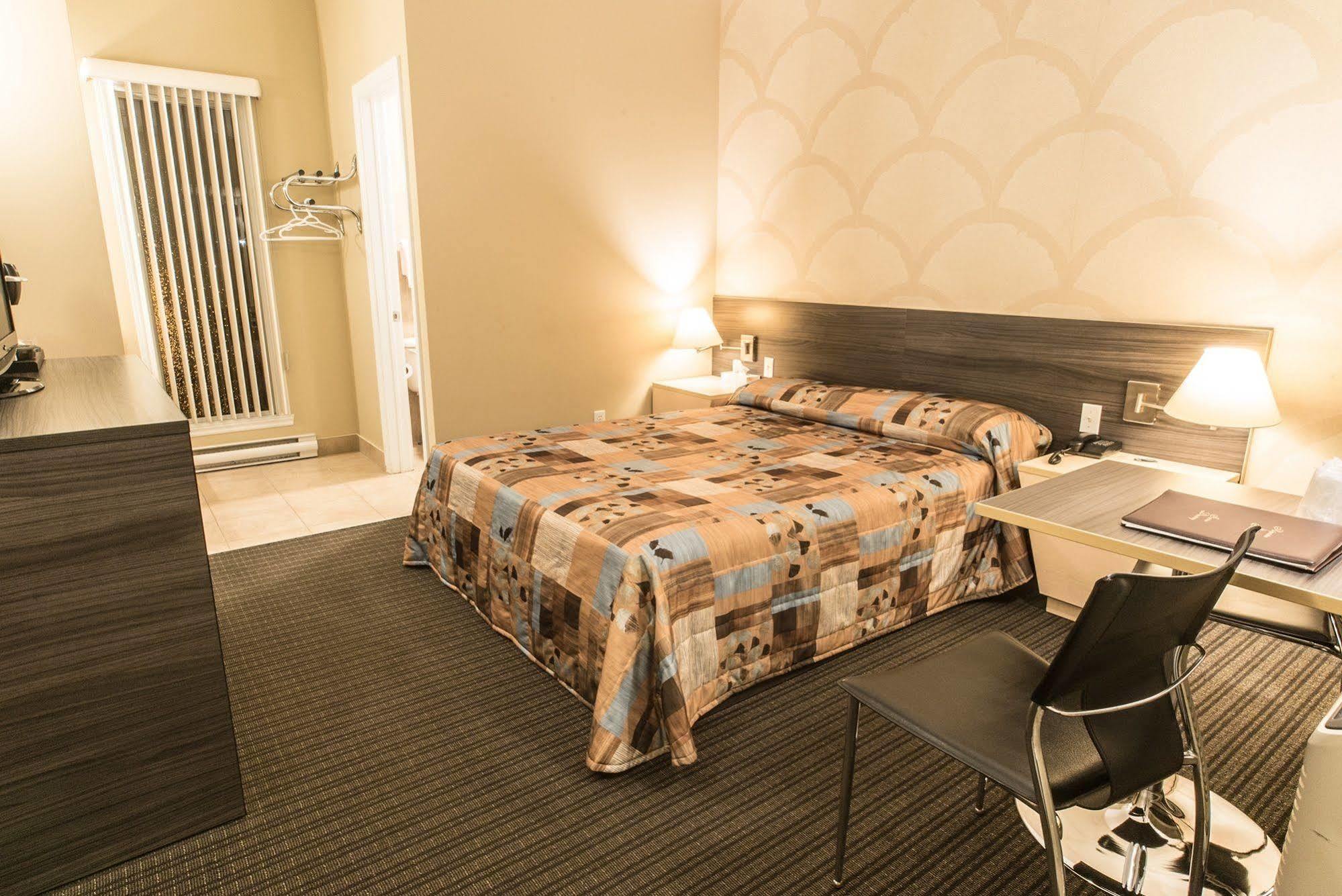 Motel Falcon Brossard Eksteriør bilde