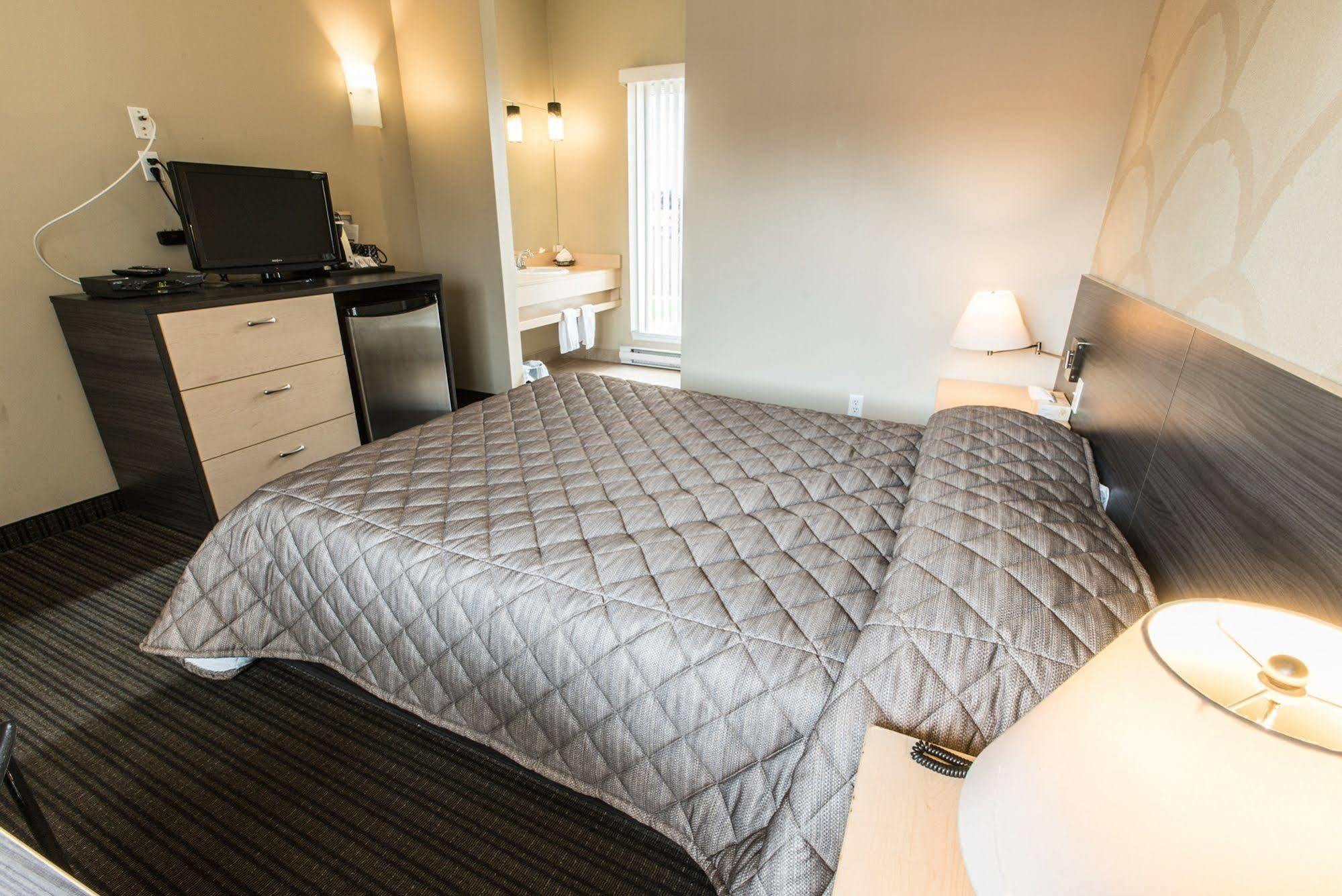 Motel Falcon Brossard Eksteriør bilde