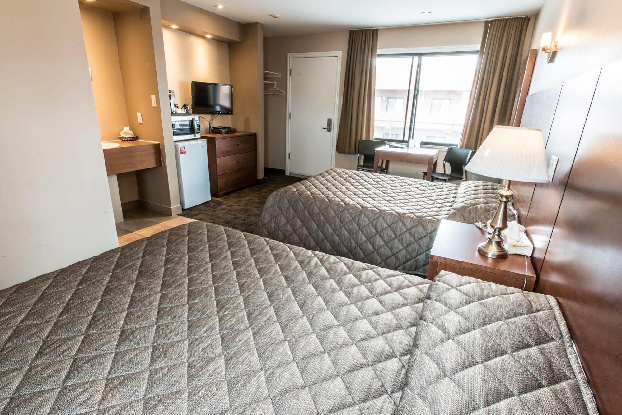 Motel Falcon Brossard Eksteriør bilde