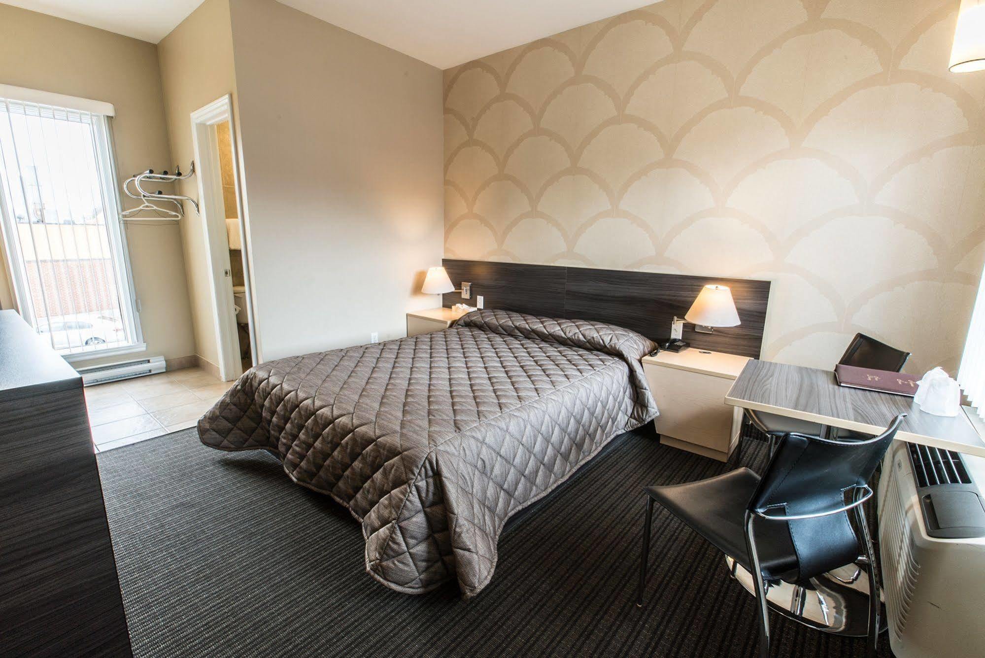 Motel Falcon Brossard Eksteriør bilde
